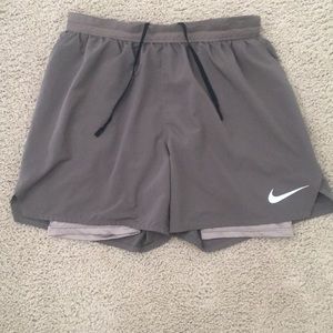 Men’s Nike Challenger 2-in-1 Shorts size medium